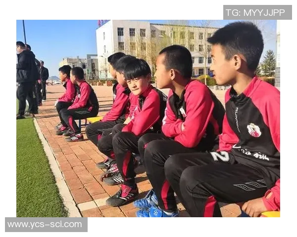 盐化中学足球队奋勇拼搏展现青春风采助力校园文化建设与体育精神传承